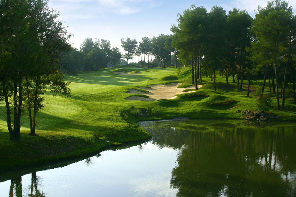 Mougins Golfbane vand